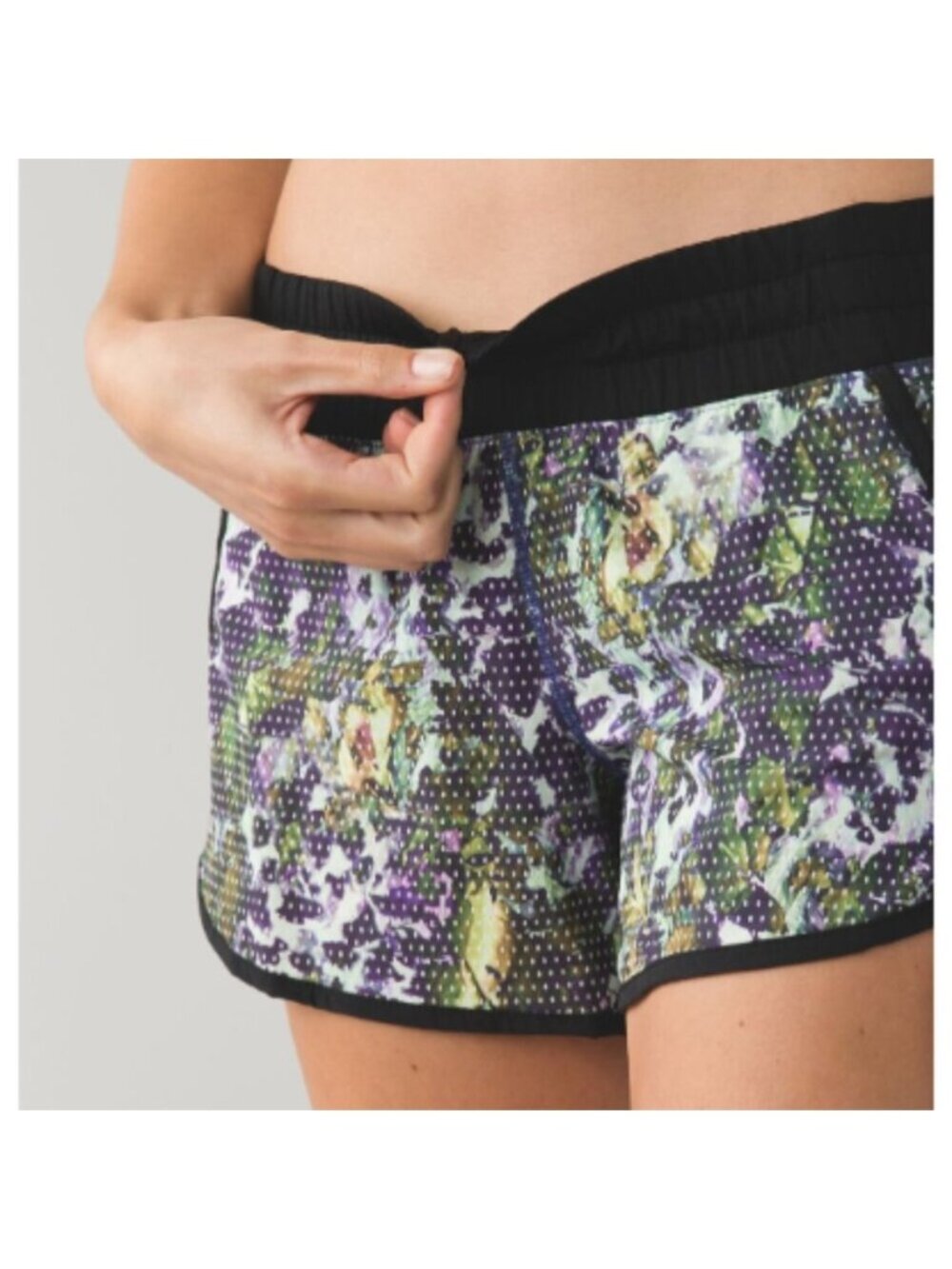 VGC Lululemon Tracker Short III *4-way Stretch - Size 6